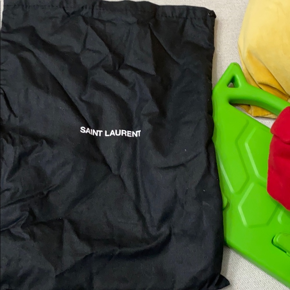 Selling different dust bags